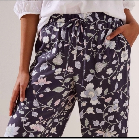 NWT LOFT Floral Fluid Drawstring Pants  Size Small Elastic Waist 100% Viscose - Picture 3 of 6
